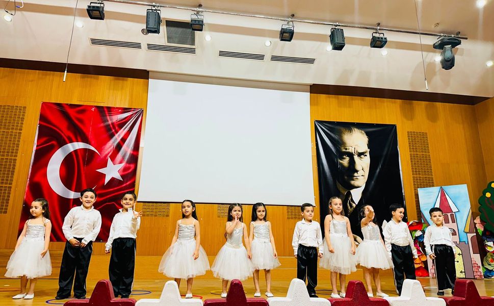 Miniklerden Alkışı Hakeden Performans