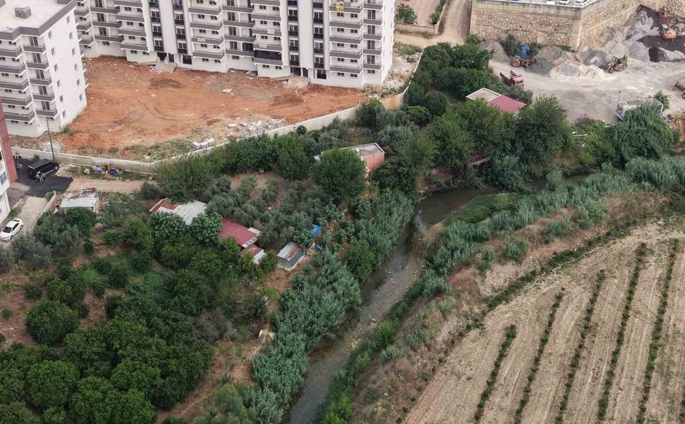 Kanalizasyon Dereye Akıyor İddiası! Kozan'da Vatandaşlardan Büyük Tepki
