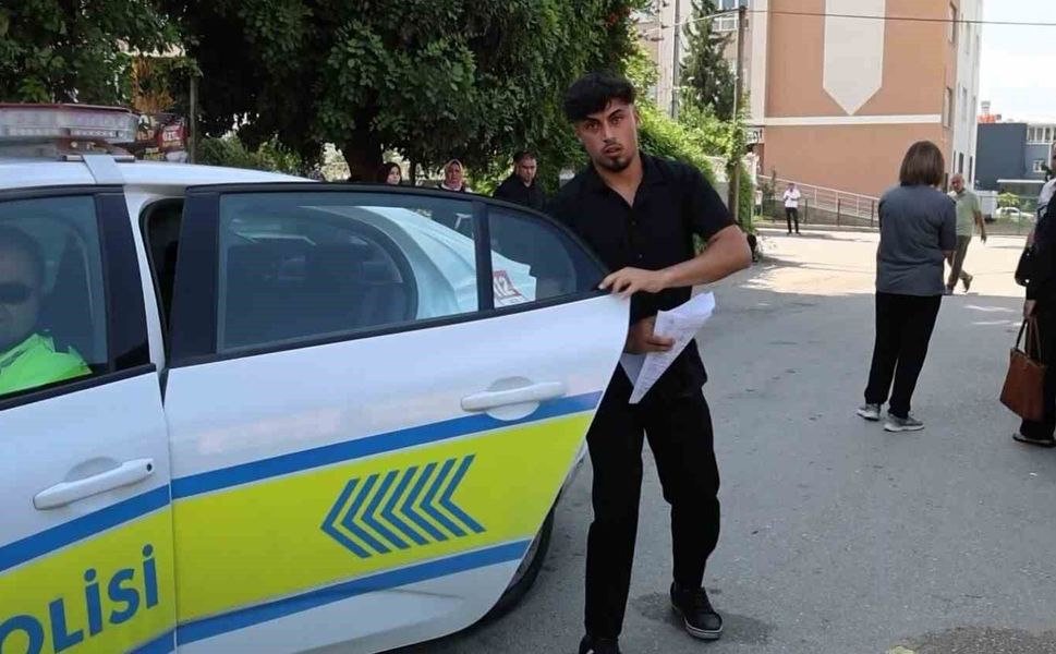 Kozan’da YKS Heyecanı: Biri Hayaline Koştu, Biri Öğrencilerine Örnek Oldu