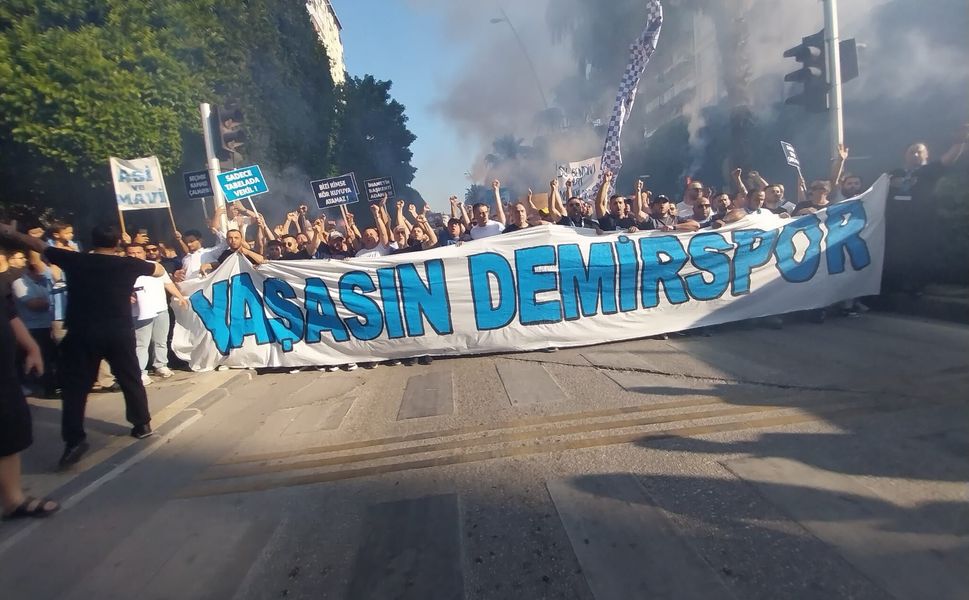 Adana Demirspor Taraftarı Sahipsizliğe İsyan Etti