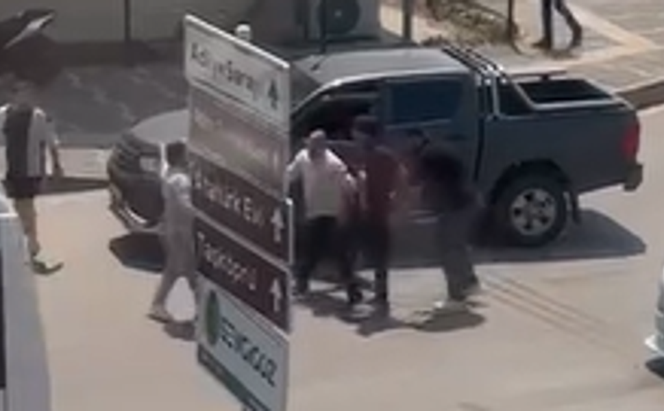 Adana’da Fuzuli Caddesi'nde Dehşet Anları: Sokak Ortasında Tüfekli Kavga Kamerada!