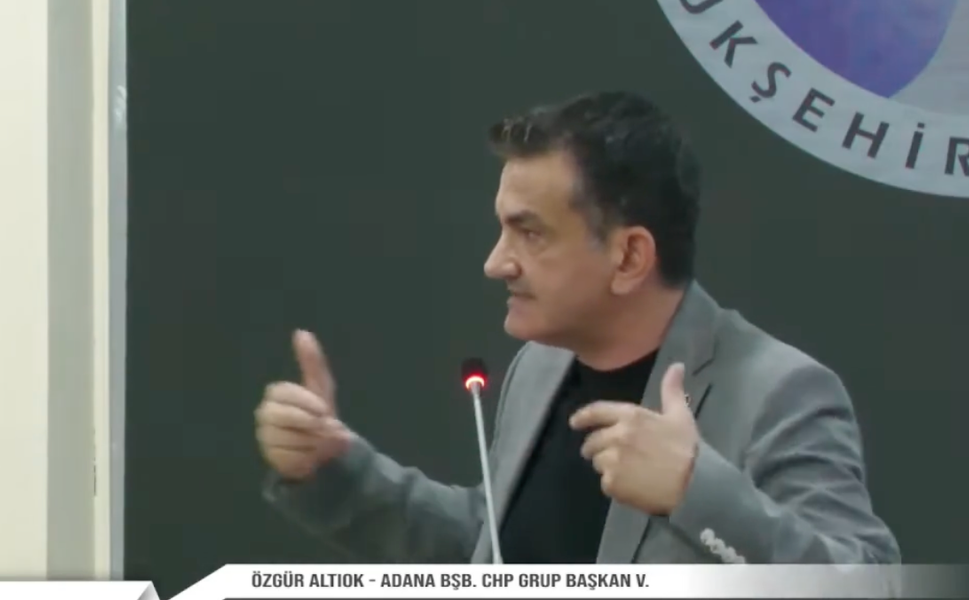 Adana Büyükşehir Meclisi'nde Gündem Yoğundu: Şiirden Hizmet Tartışmasına