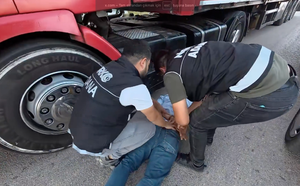 Adana'da Dev Uyuşturucu Operasyonu! 408 Bin Captagon Hap Ele Geçirildi