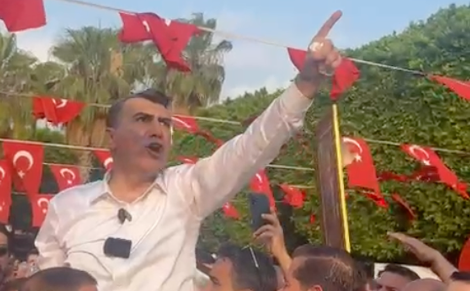 Anıl Tanburoğlu Partililerle Yürüdü “Atatürkçüler Yola Çıkıyor” Mesajı Verdi