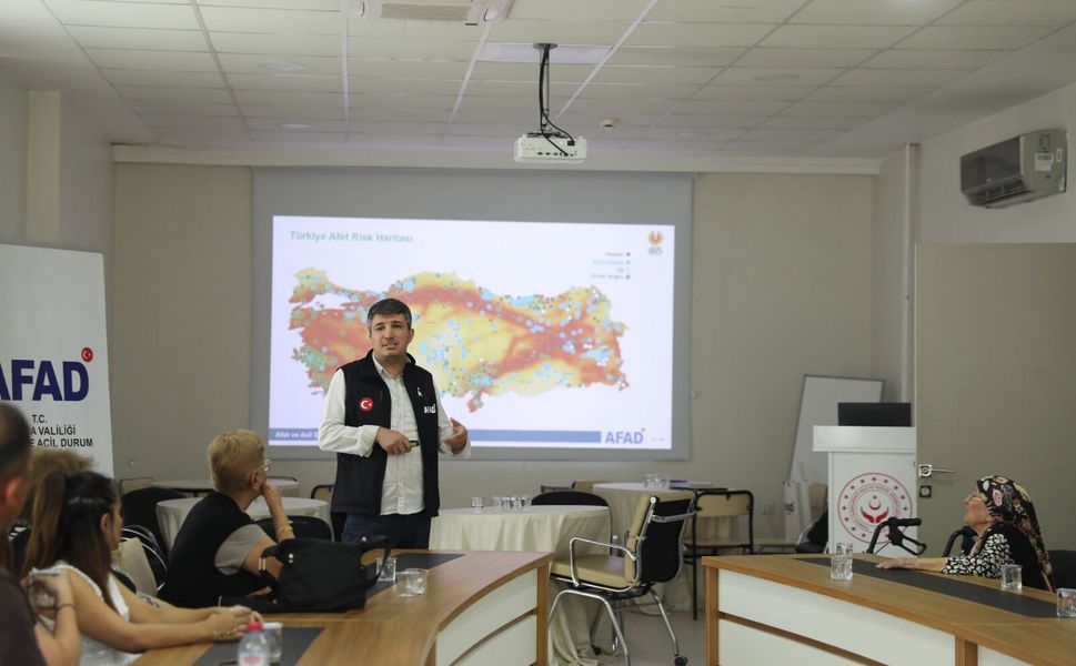 Adana'da “Yaşlılar İçin Afet Farkındalık” Eğitimi Düzenlendi