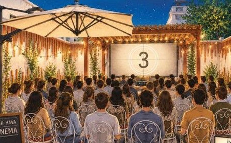 Adana’da Nostalji Rüzgarı: Tarihi Konakta Açık Hava Sinema Keyfi Başlıyor