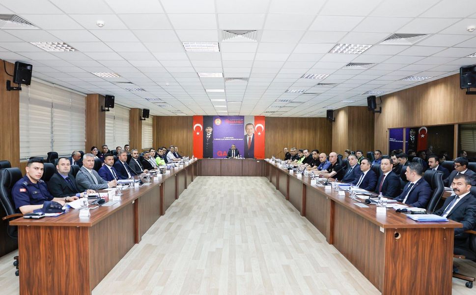 Adana'da Güvenlik Zirvesi: Asayiş Çalışmaları Masaya Yatırıldı