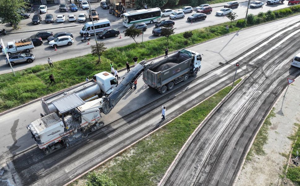 Adana'nın Yoğun Arterlerinde Ulaşım Altyapısı Mesaisi