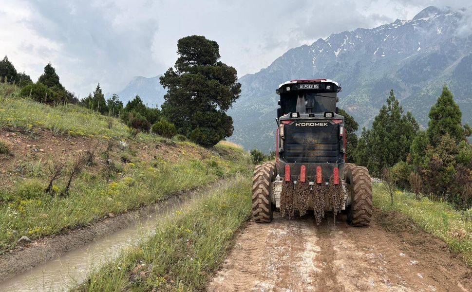 Pozantı Belediyesi'nden Çiftçiye Yol Desteği