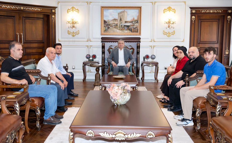 Adana Valiliği'nde Duygusal Buluşma! Vali Yavuz Şehit Aileleri ve Gazileri Ağırladı