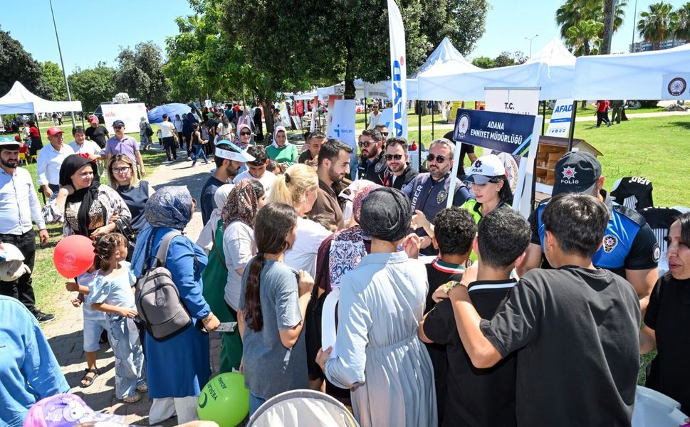 Adana Emniyeti Aile ve Çocuk Şenliğinde Vatandaşlarla Buluştu