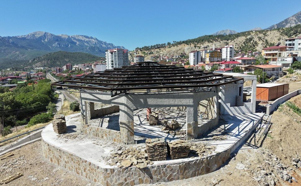 Pozantı'da Gençlere Dev Yatırım! Gençlik Merkezi Hızla Yükseliyor