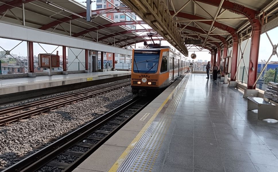 Adana'nın Bitmeyen Metro Sorunu! Vatandaş Çözüm Bekliyor