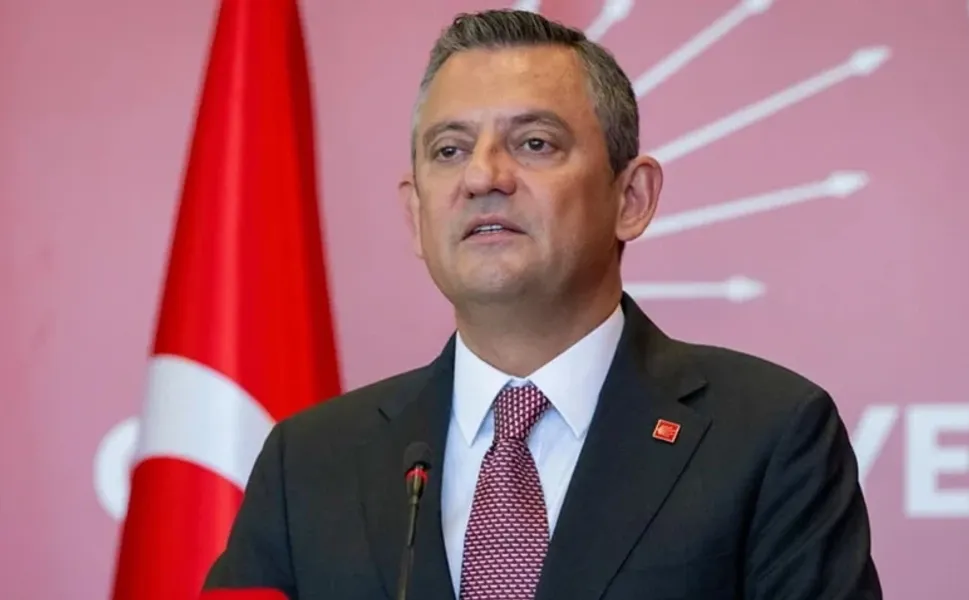 CHP'de Grup Toplantısı Kararı! Özgür Özel Kürsüye Çıkıyor, Gözler Salı Gününe Çevrildi