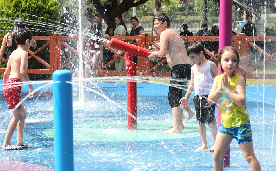 Yüreğir'de Çocuklara Yaz Sürprizi: Su Oyun Parkları Sezonu Açtı