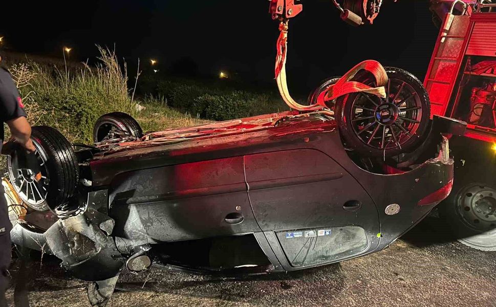 Adana'da Gece Yarısı Can Pazarı: Otomobil Sulama Kanalına Uçtu