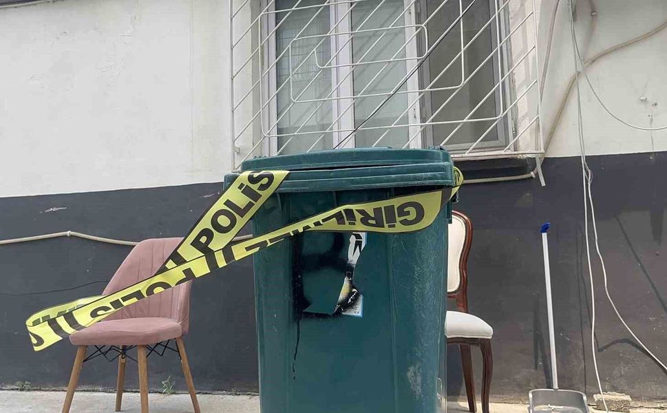 Adana'da Korkunç Olay! Eşinin Başına Çekiçle Vurup Boğazından Bıçakladı