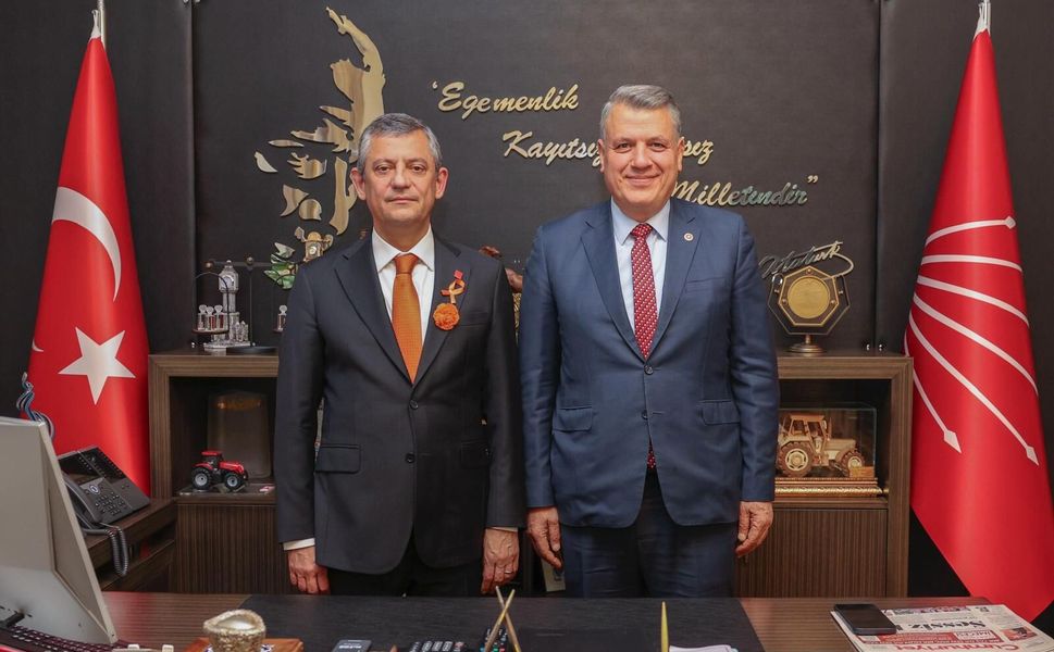 Ayhan Barut'tan Adanalılara Çağrı: "Özgür Özel'i Bağrımıza Basacağız"