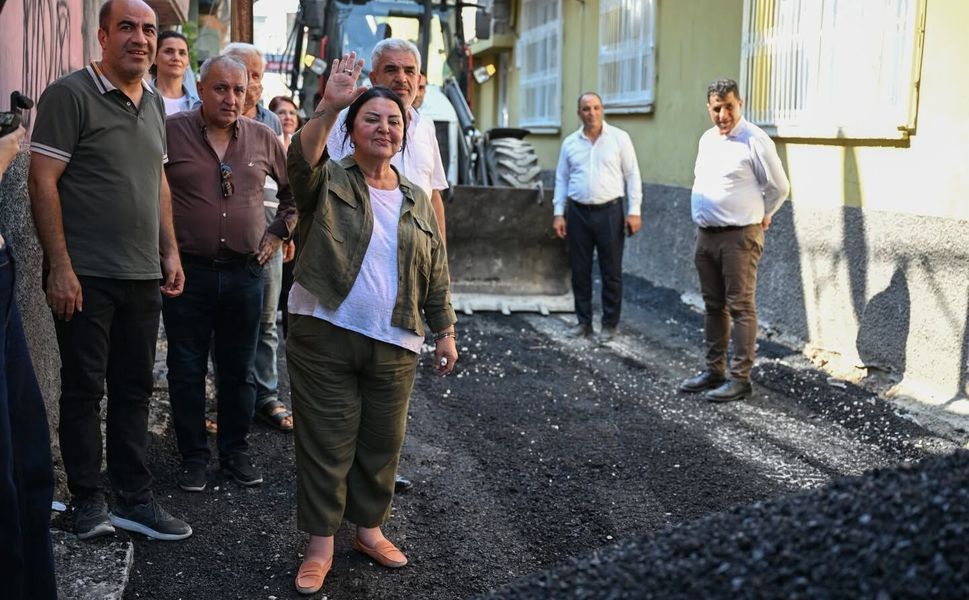 Seyhan'da Asfalt Seferberliği Hız Kesmiyor: Başkan Vekili Akkan Sahada