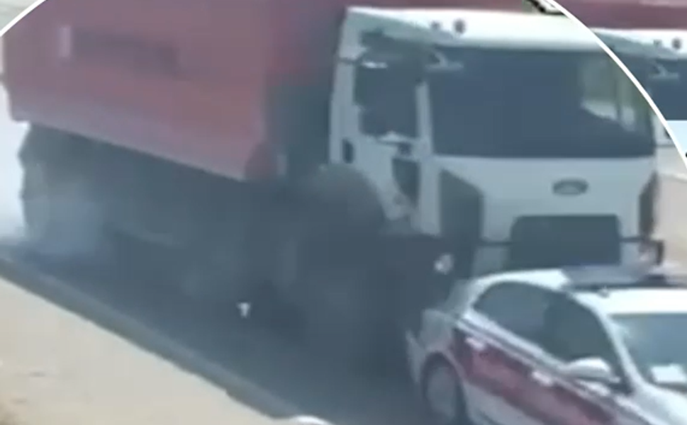 İmamoğlu'nda Korkutan Kaza! Jandarma Aracına Kamyon Çarptı