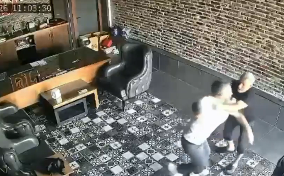 Adana Seyhan'da 'Haraç' Dehşeti: Kiralama Şirketi Sahibine Bıçaklı Saldırı