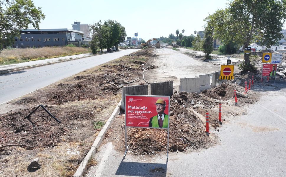 Asri Mezarlık Alt Geçidi'nde Çalışmalar Sürerken Trafik Çileye Döndü