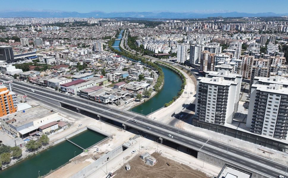 Adana'da Kavşak Projesinde Geri Sayım! Üst Geçit Trafiğe Açıldı