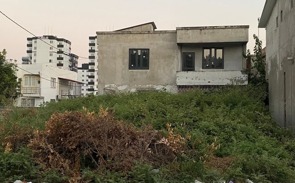 Adana'da Boş Arsalar Korku Saçıyor! 'Çocuklarımız İçin Endişeliyiz'