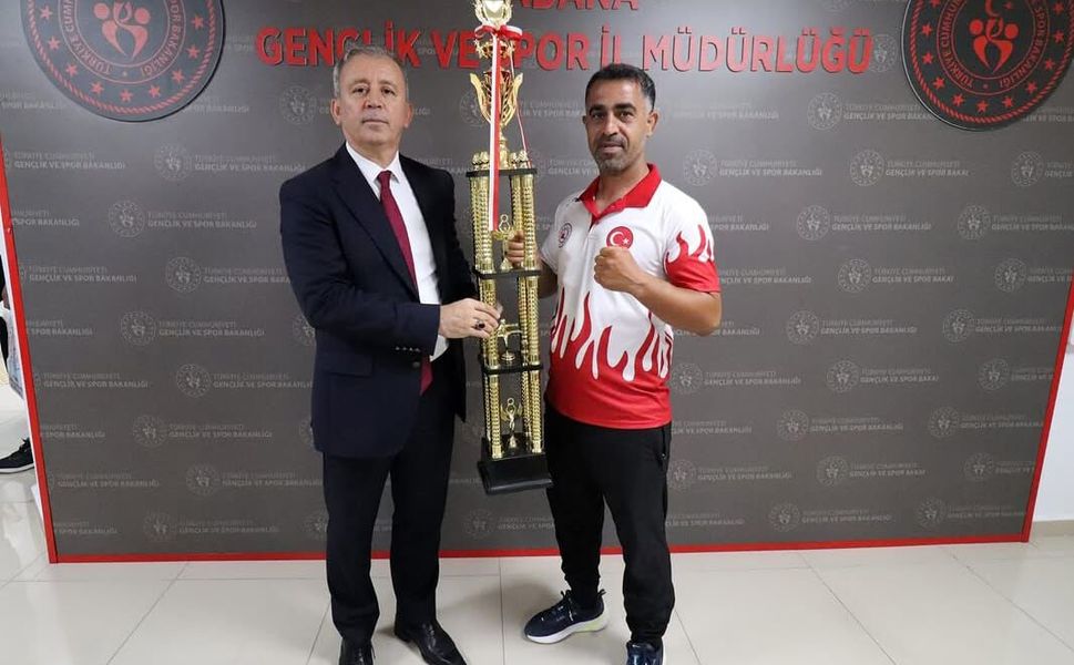Mustafa Loğoğlu'ndan Başarılı Sporculara Tebrik