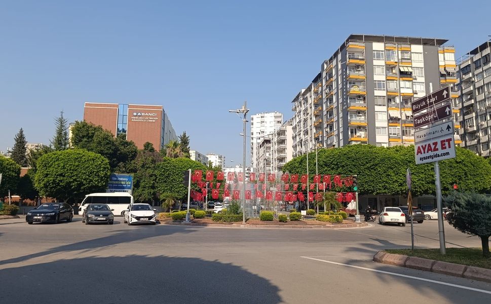 Adana 15 Temmuz Ruhuyla Kırmızı-Beyaza Büründü! Kent Bayraklarla Donatıldı
