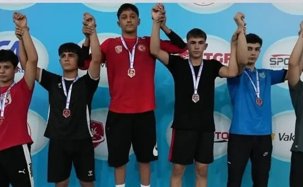 İsmet Atlı Güreş Eğitim Merkezi'nden Türkiye Şampiyonası'nda Madalya Yağmuru