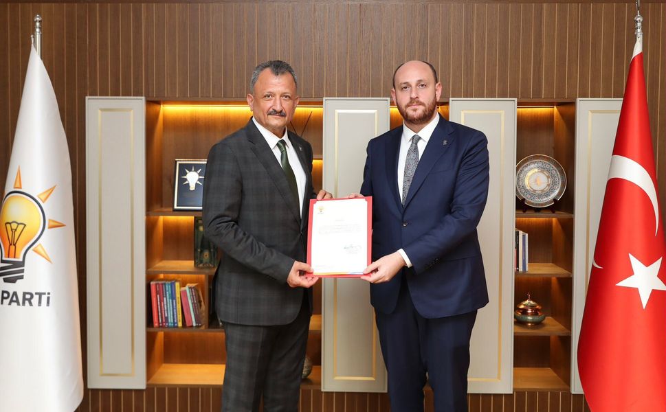 AK Parti Seyhan'da Görev Değişimi: Ali Coşkun İlçe Başkanı Oldu