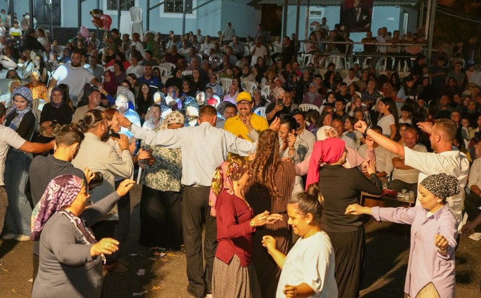 Kozan’da Yaz Konserleri Akdam Mahallesi’nde Şenliğe Dönüştü