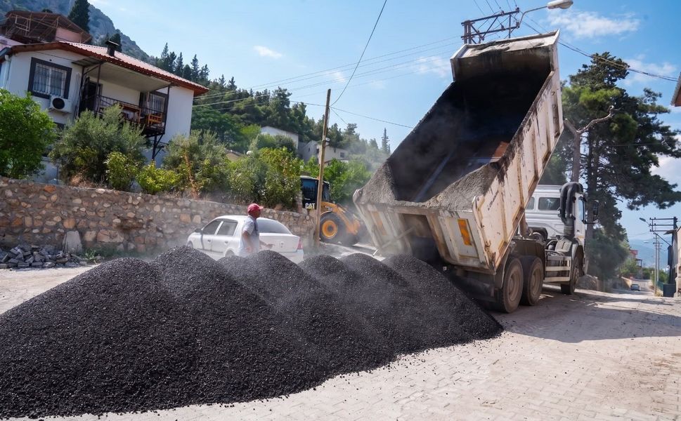 Kozan’da 11 Mahallede Yol Seferberliği Başladı