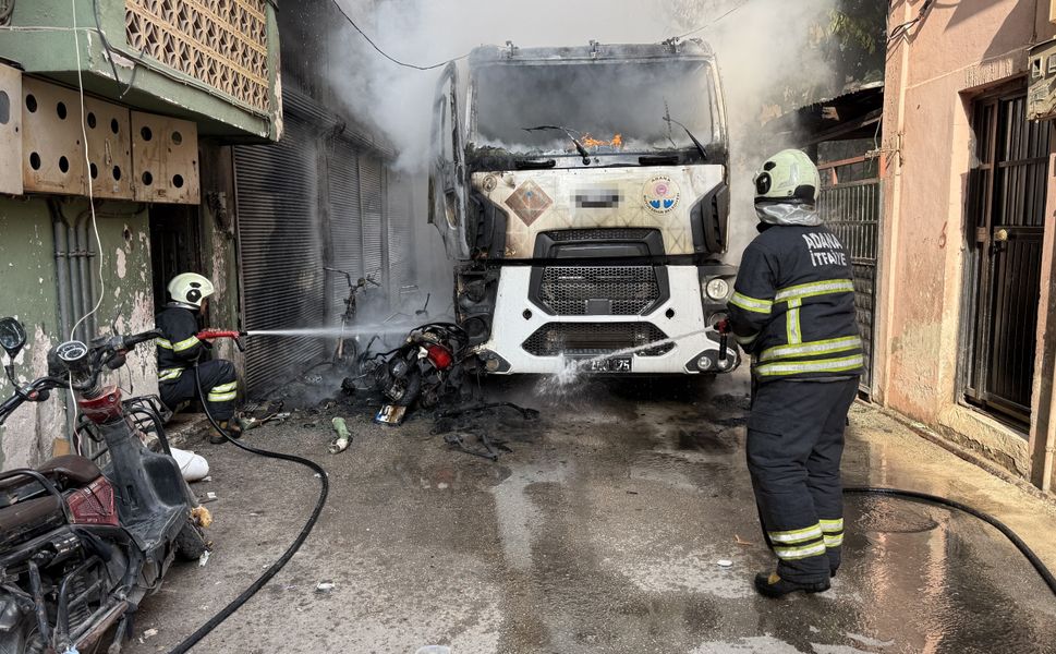 Adana’da Kanalizasyon Çalışması Sırasında Panik! Vidanjör Alev Alev Yandı