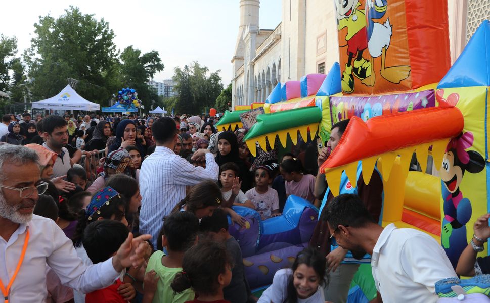 Adana’da Cami Avlusu Çocuklarla Şenlendi!