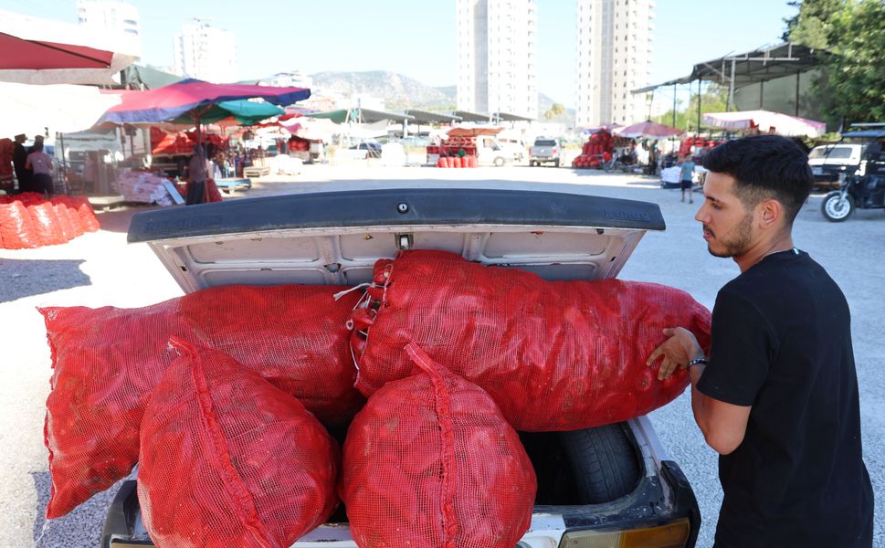 Kozan’da Salça Mesaisi Başladı! Toroslar Biber Taşıma Aracına Döndü