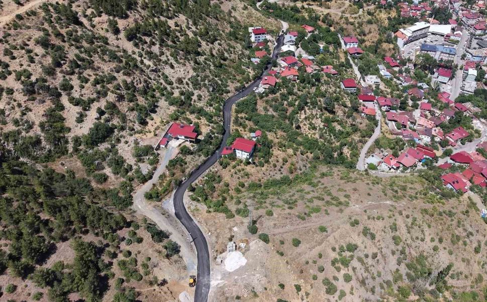 Adana’da Kavurucu Sıcakta Asfalt Mesaisi