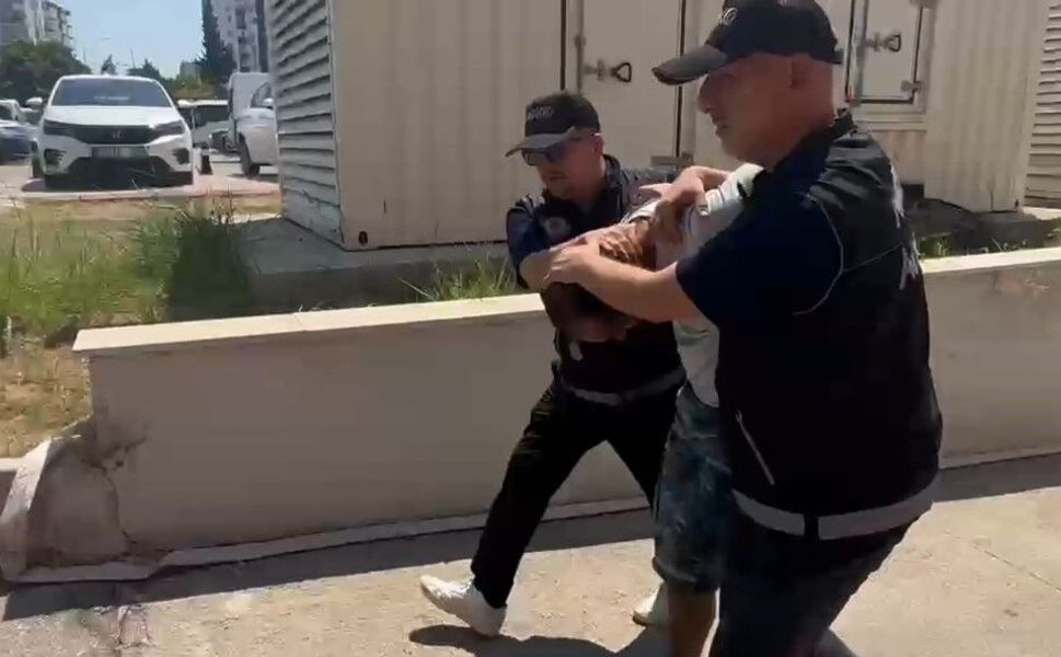 Adana’da Kırmızı Bültenle Aranan Uyuşturucu Hükümlüsü Yakalandı