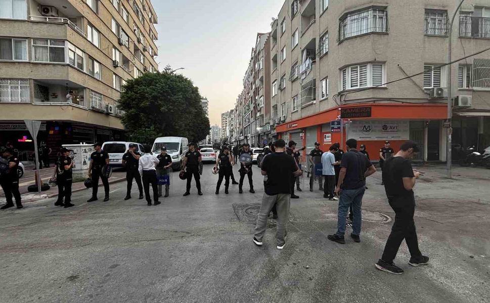 Adana’da Şafak Operasyonu! Alparslan Kuytul’un Evinde Polis Arama Yapıyor