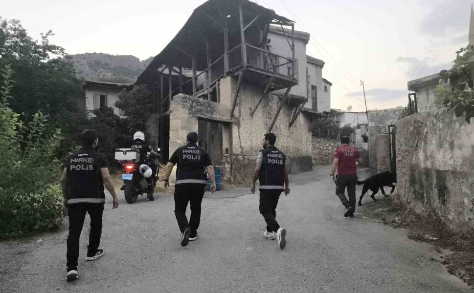 Kozan’da Polis Ekipleri Alarma Geçti! Aranan Şahıs Denetimde Yakalandı