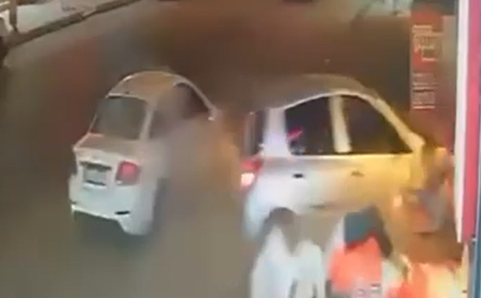 Adana'da Faciaya Ramak Kaldı! Kadın Ölümden Saniyelerle Kurtuldu