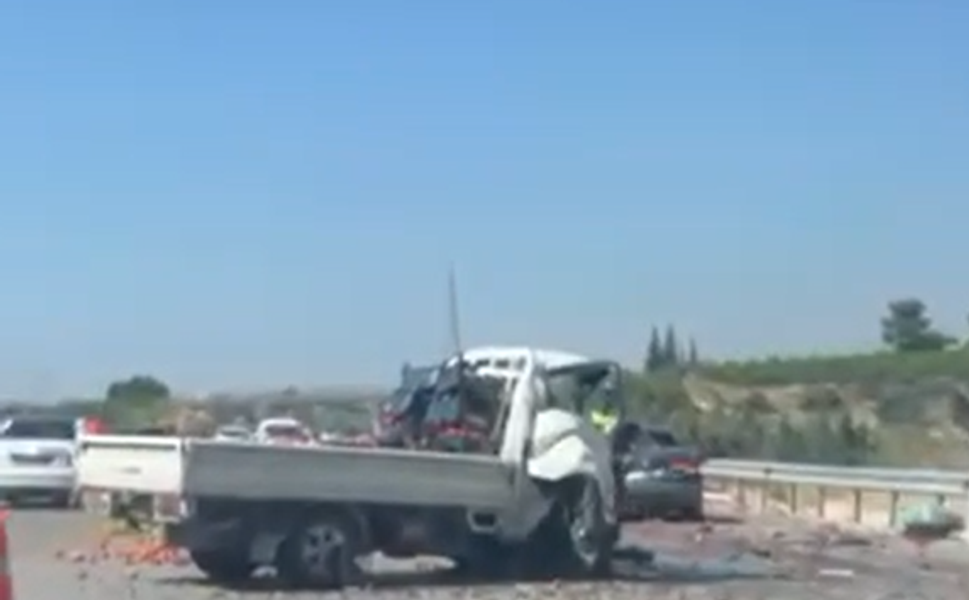 Adana-Mersin Otoyolu'nda Kaza: Trafik Tek Şeritten Sağlanıyor