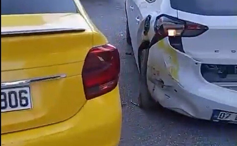 Çukurova'da Kaza Trafiği Kilitledi