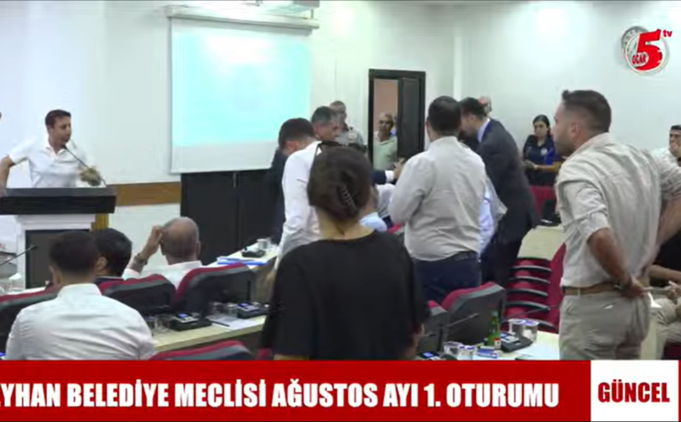 Seyhan Belediye Meclisi'nde Tansiyon Yükseldi