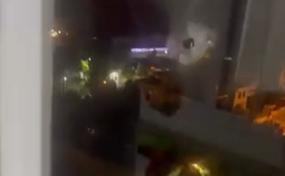 Adana’da Parkta Silah Paniği! Mermi Evin Balkon Camına İsabet Etti