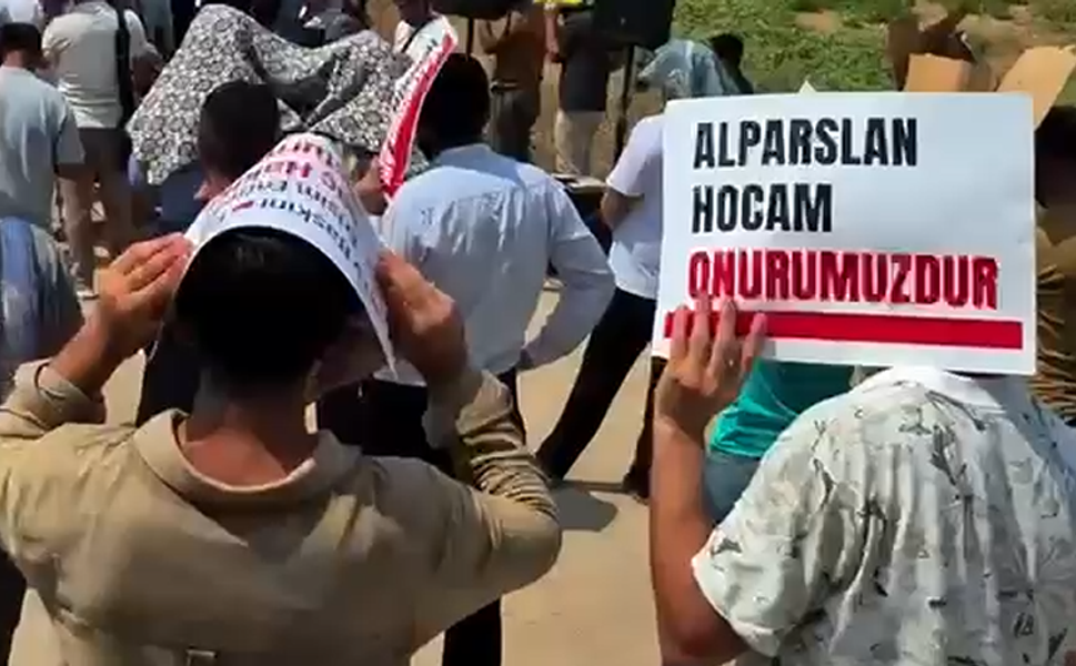 Alparslan Kuytul Operasyonunun Ardından Kürkçüler Cezaevi Önünde Gergin Bekleyiş Başladı