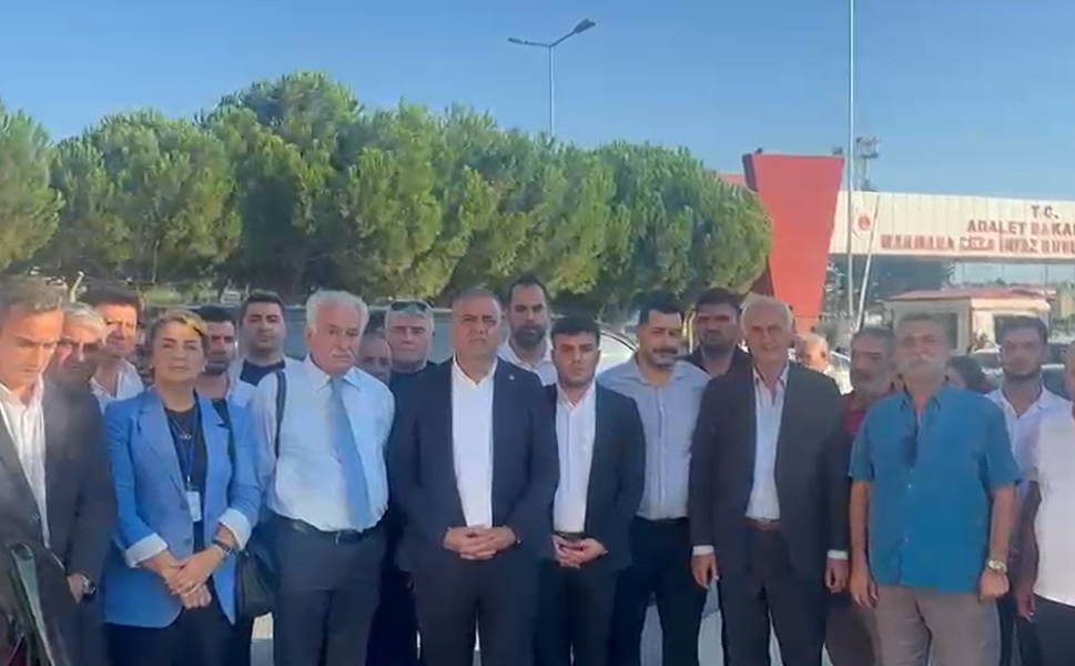 CHP Adana Örgütü ve Hukukçulardan Silivri Önünde Adalet Çağrısı