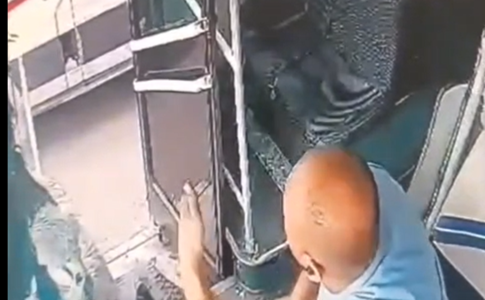 Adana’da “Yol Verme” Tartışması Kavgaya Dönüştü!
