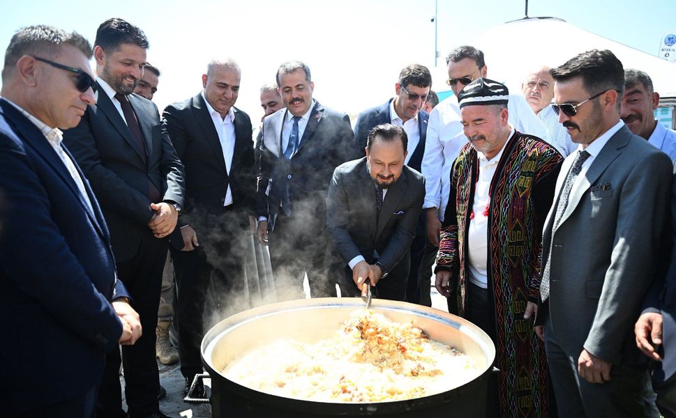 Sarıçam Belediye Başkanı Bilal Uludağ'dan Ahlat'ta Tarihi İmza